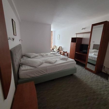 Hotel City Center Брашов Экстерьер фото