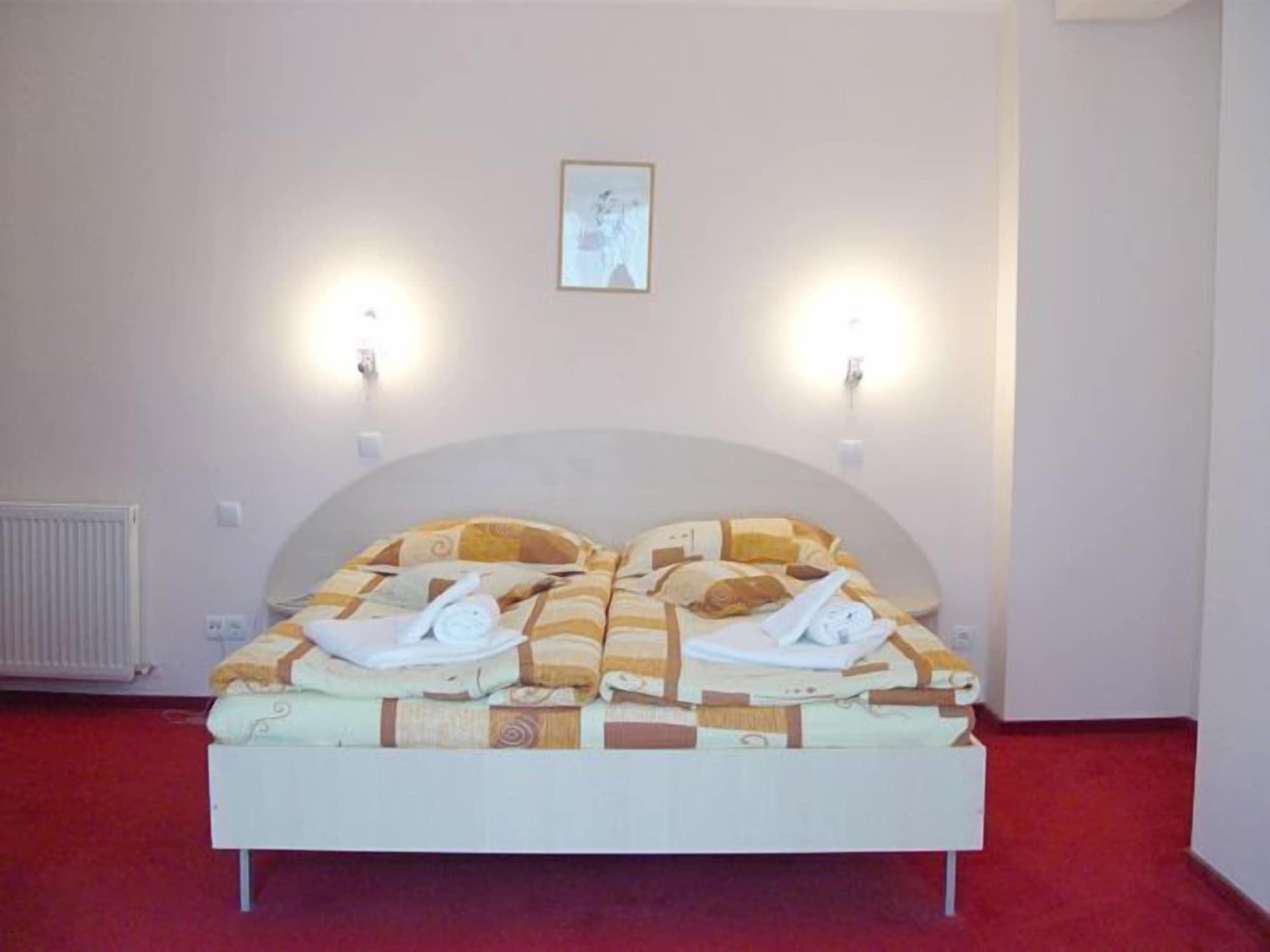 Hotel City Center Брашов Экстерьер фото