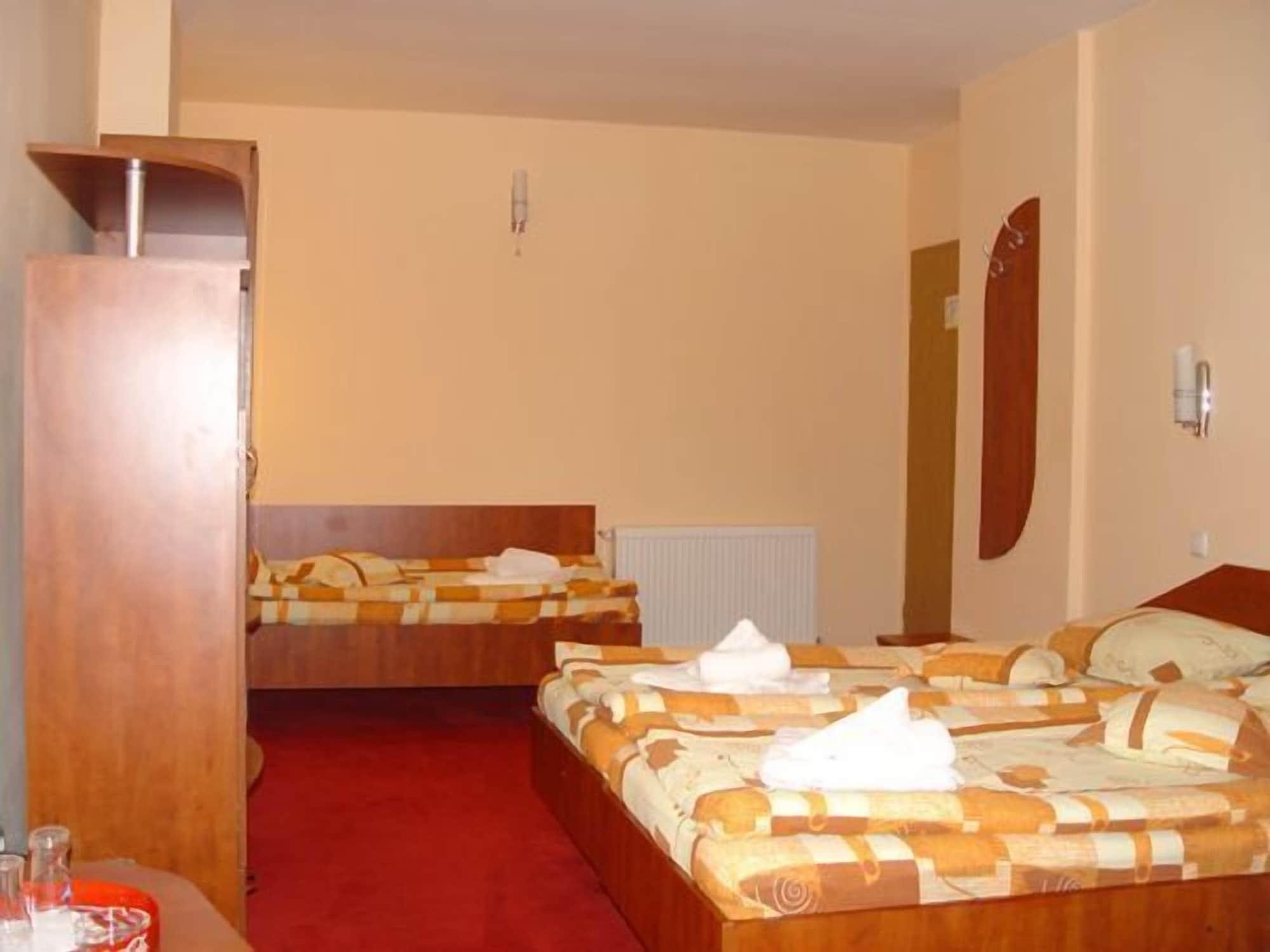 Hotel City Center Брашов Экстерьер фото