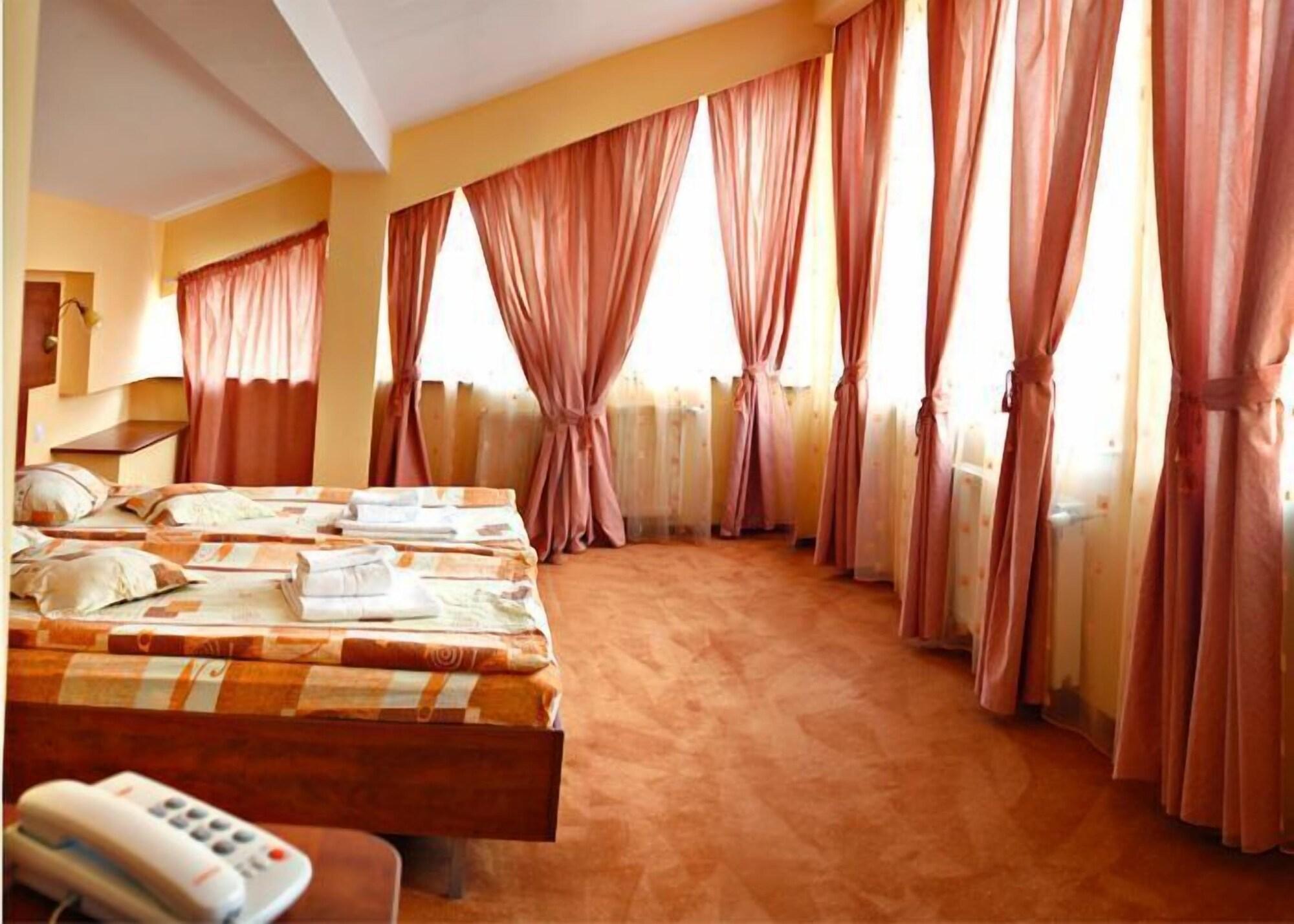 Hotel City Center Брашов Экстерьер фото